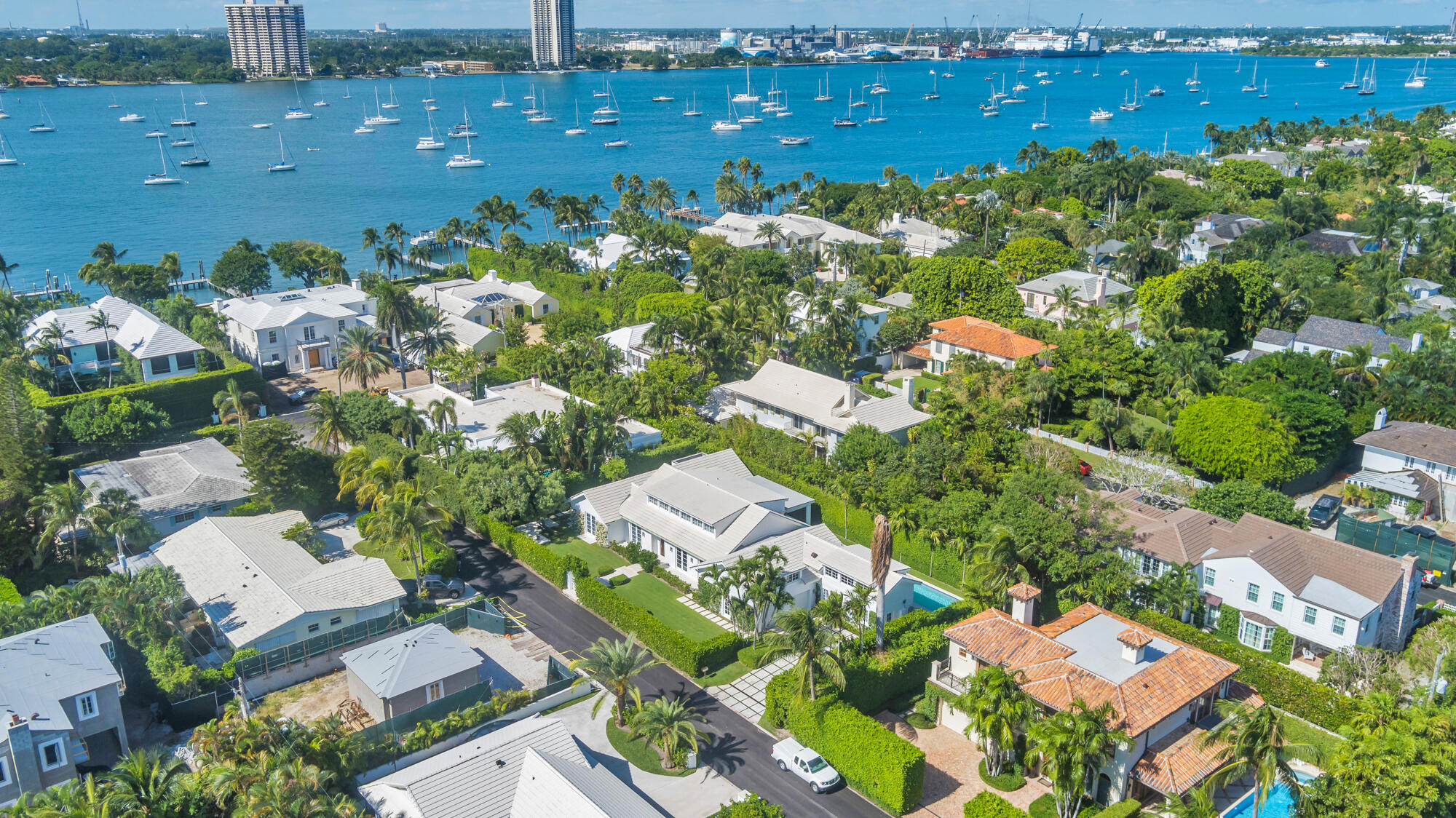 EL ENCANTO - Residential