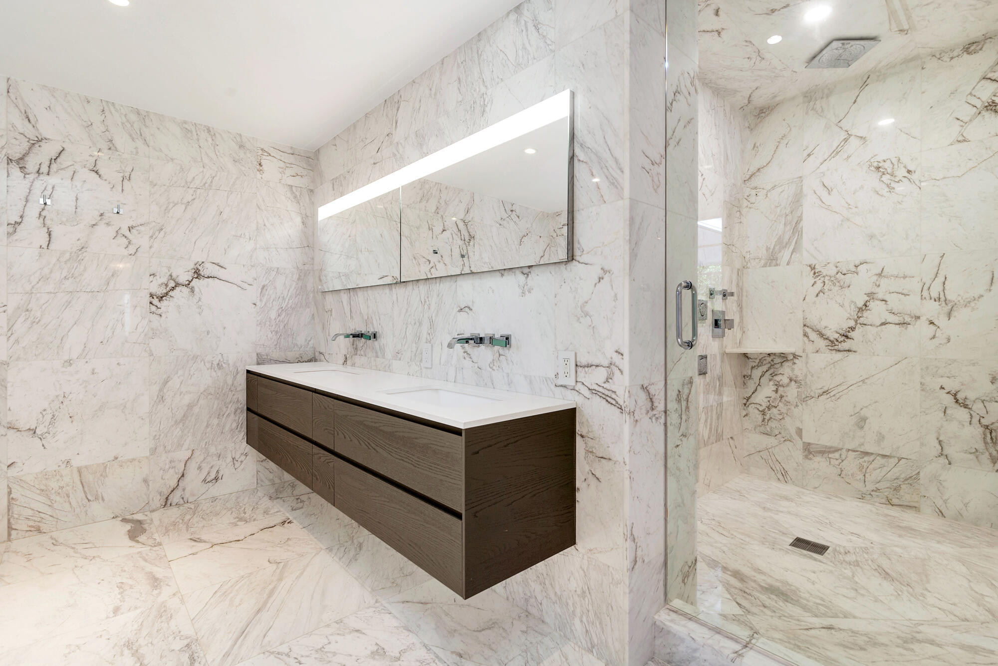 EL ENCANTO - Residential