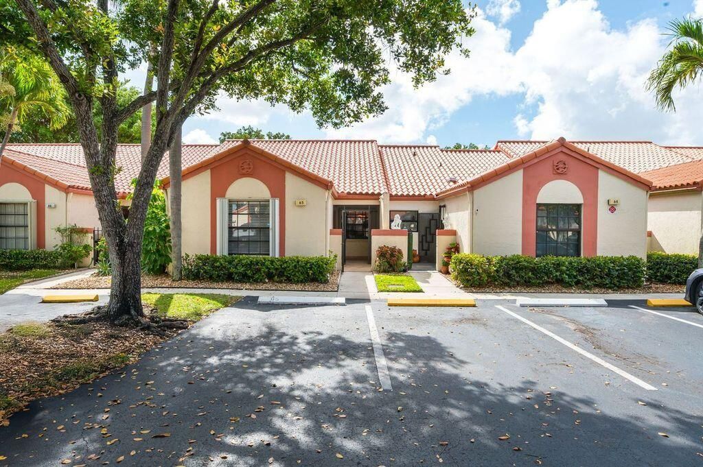 Photo of 65 Centennial Court, Deerfield Beach, FL 33442 (MLS # B26016456)