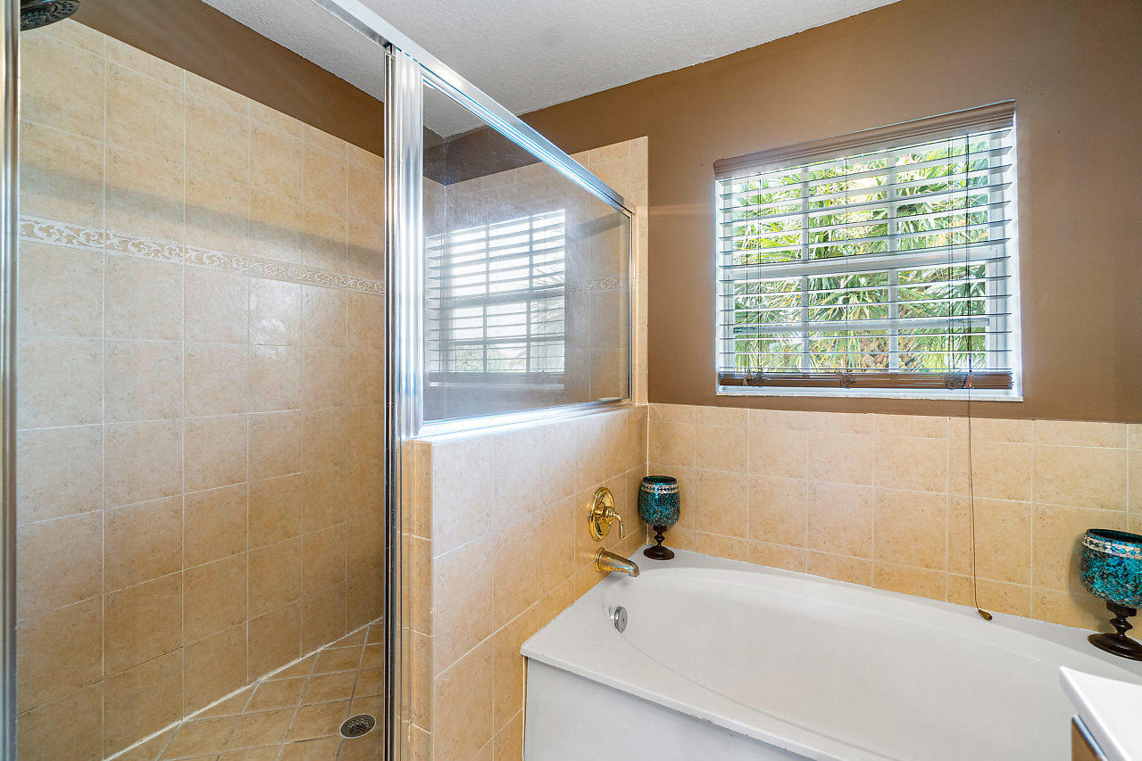 VICTORIA WOODS 4 - Residential