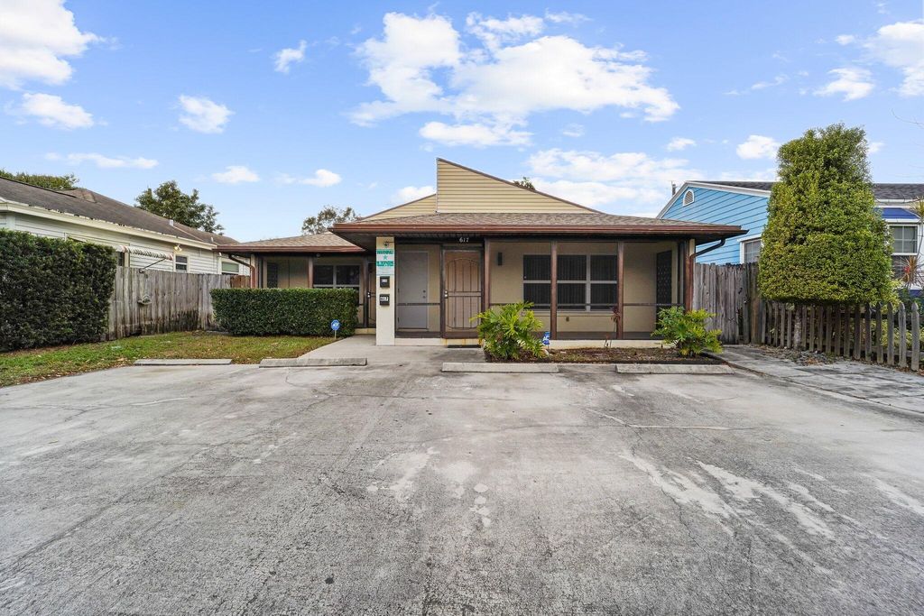 Photo of 617 S L Street, Lake Worth Beach, FL 33460 (MLS # R11066452)