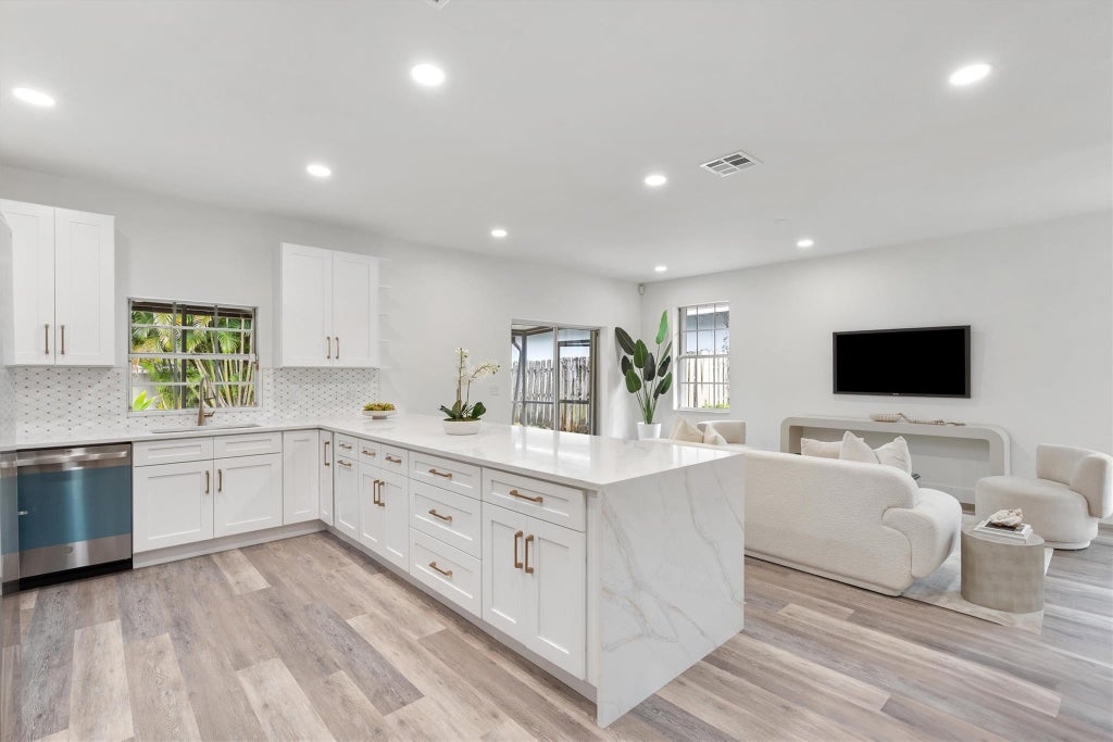 Photo of 102 Sims Creek Court, Jupiter, FL 33458 (MLS # F10539406)