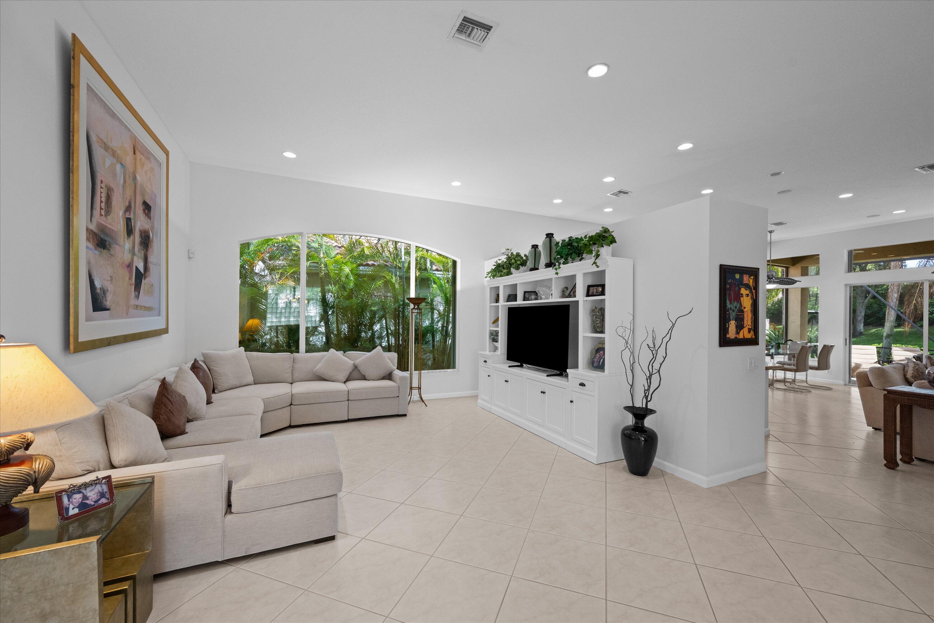 10689 Northgreen Drive, Lake Worth, FL, 33449/$645,000 3 10689 Northgreen Drive