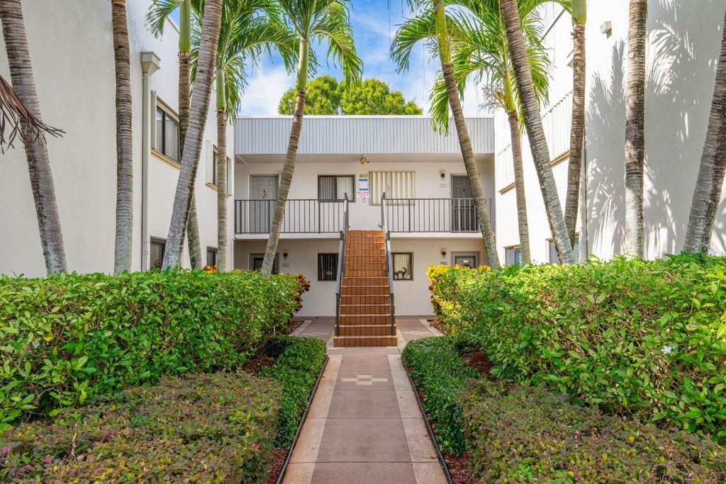 Photo of 15450 Pembridge Avenue #192, Delray Beach, FL 33484 (MLS # R11038127)