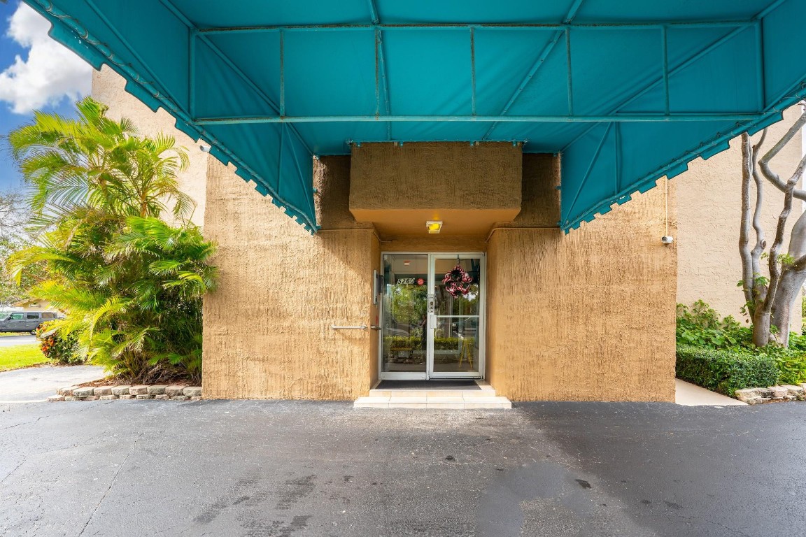 BOCA TEECA CONDO 10 - Residential