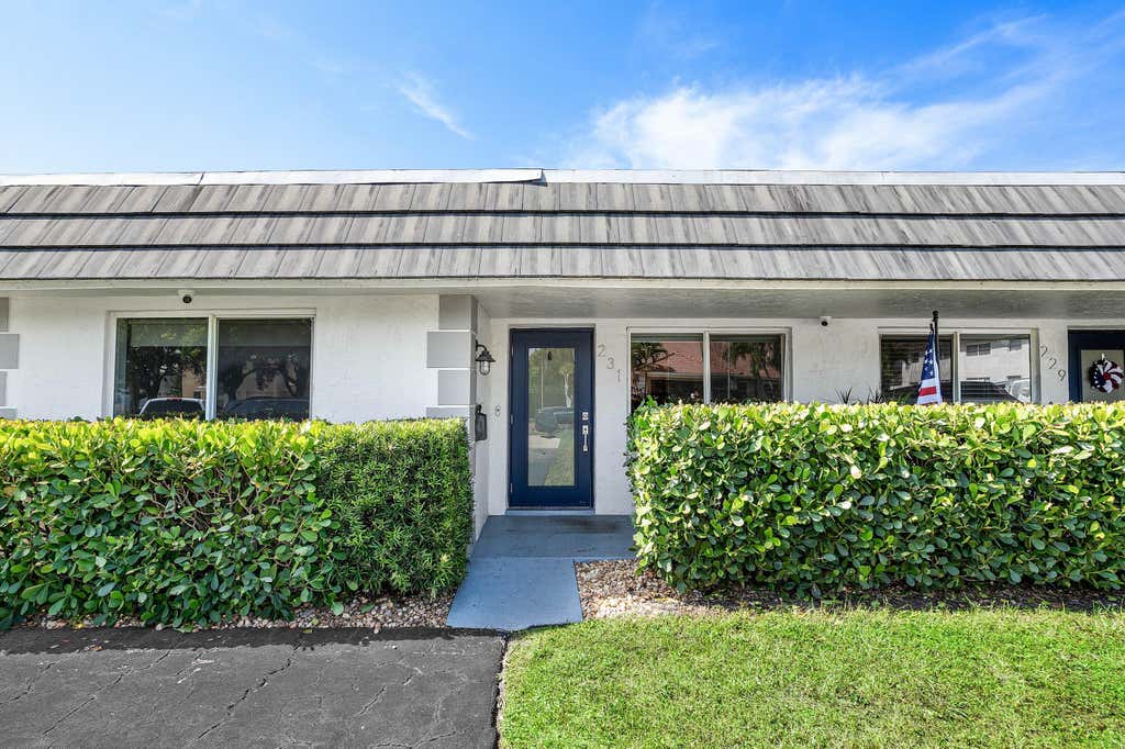 Photo of 231 SW 6th Street, Boca Raton, FL 33432 (MLS # B26062450)