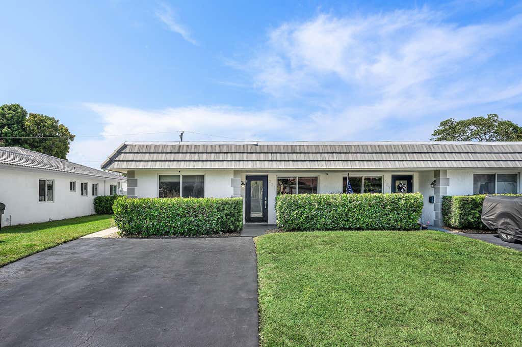 Photo of 231 SW 6th Street, Boca Raton, FL 33432 (MLS # B26062450)