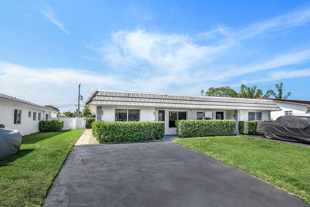 Photo of 231 SW 6th Street, Boca Raton, FL 33432 (MLS # B26062450)