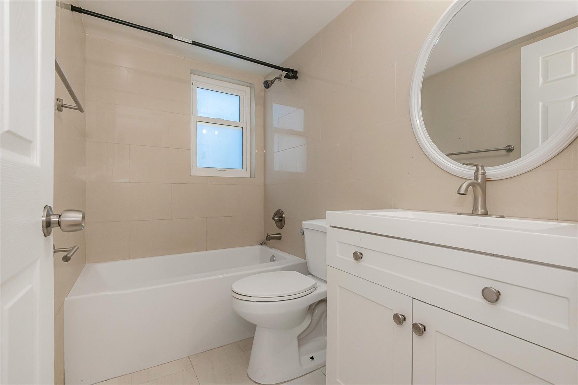 CORAL SPRINGS LAKES - Residential Income