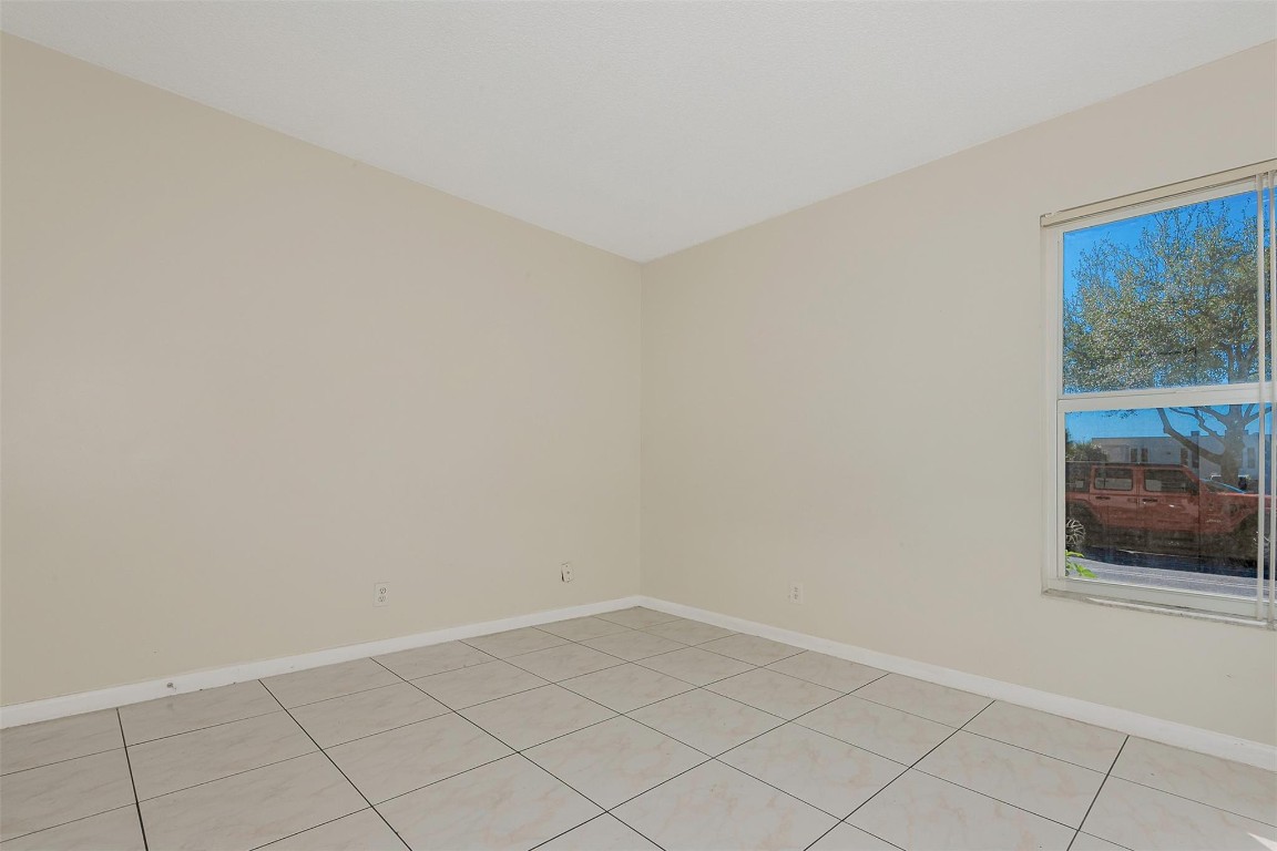 CORAL SPRINGS LAKES - Residential Income