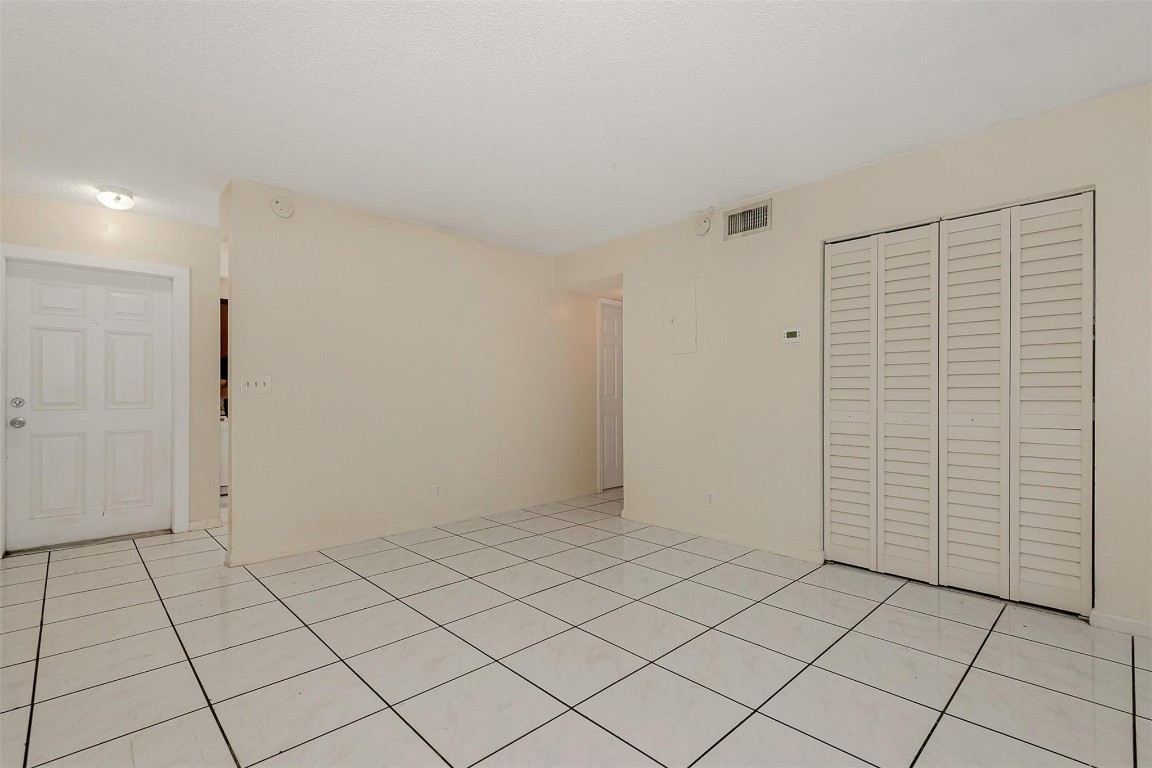 CORAL SPRINGS LAKES - Residential Income