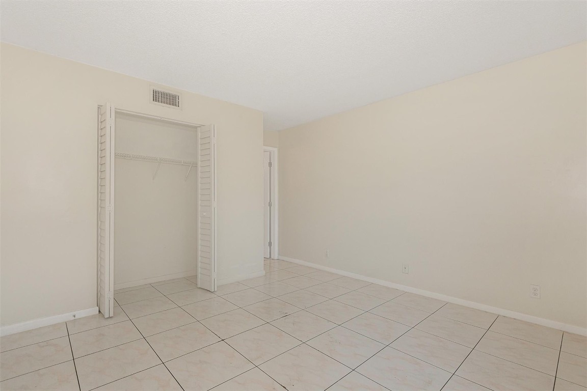 CORAL SPRINGS LAKES - Residential Income