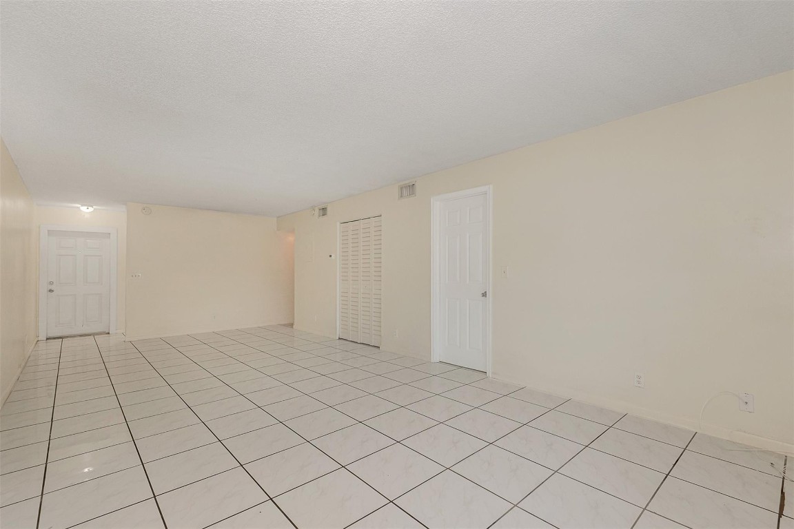 CORAL SPRINGS LAKES - Residential Income