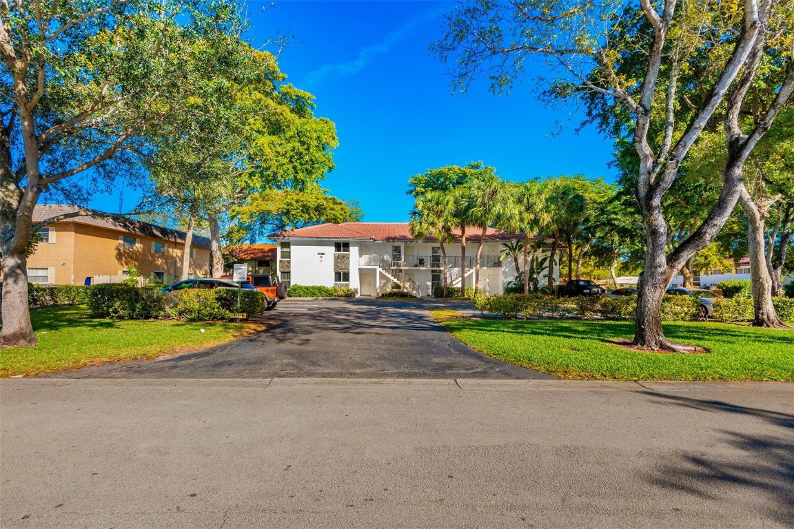 CORAL SPRINGS LAKES - Residential Income