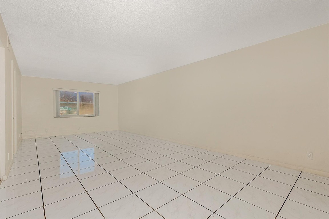 CORAL SPRINGS LAKES - Residential Income