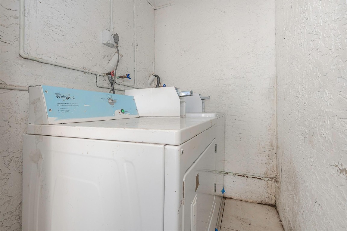 CORAL SPRINGS LAKES - Residential Income