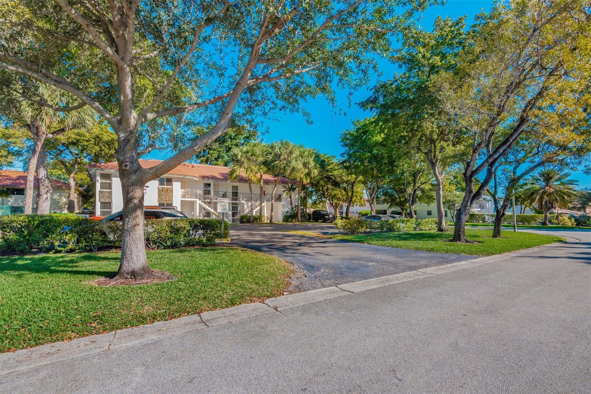 CORAL SPRINGS LAKES - Residential Income