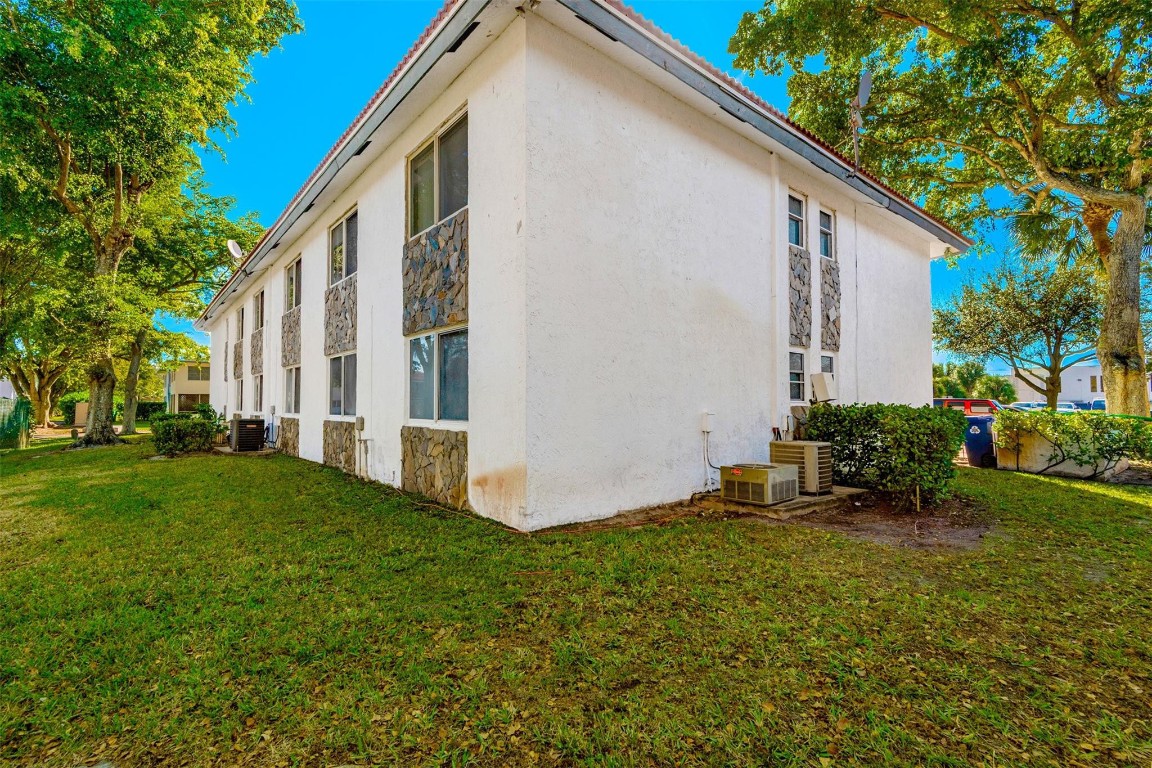 CORAL SPRINGS LAKES - Residential Income