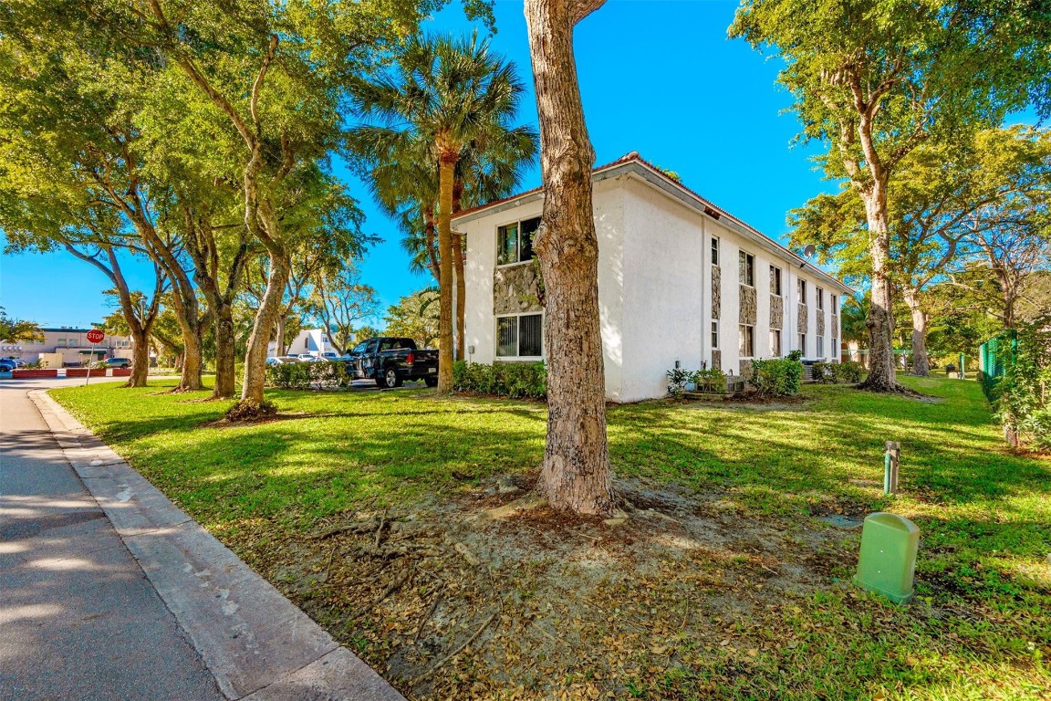 CORAL SPRINGS LAKES - Residential Income