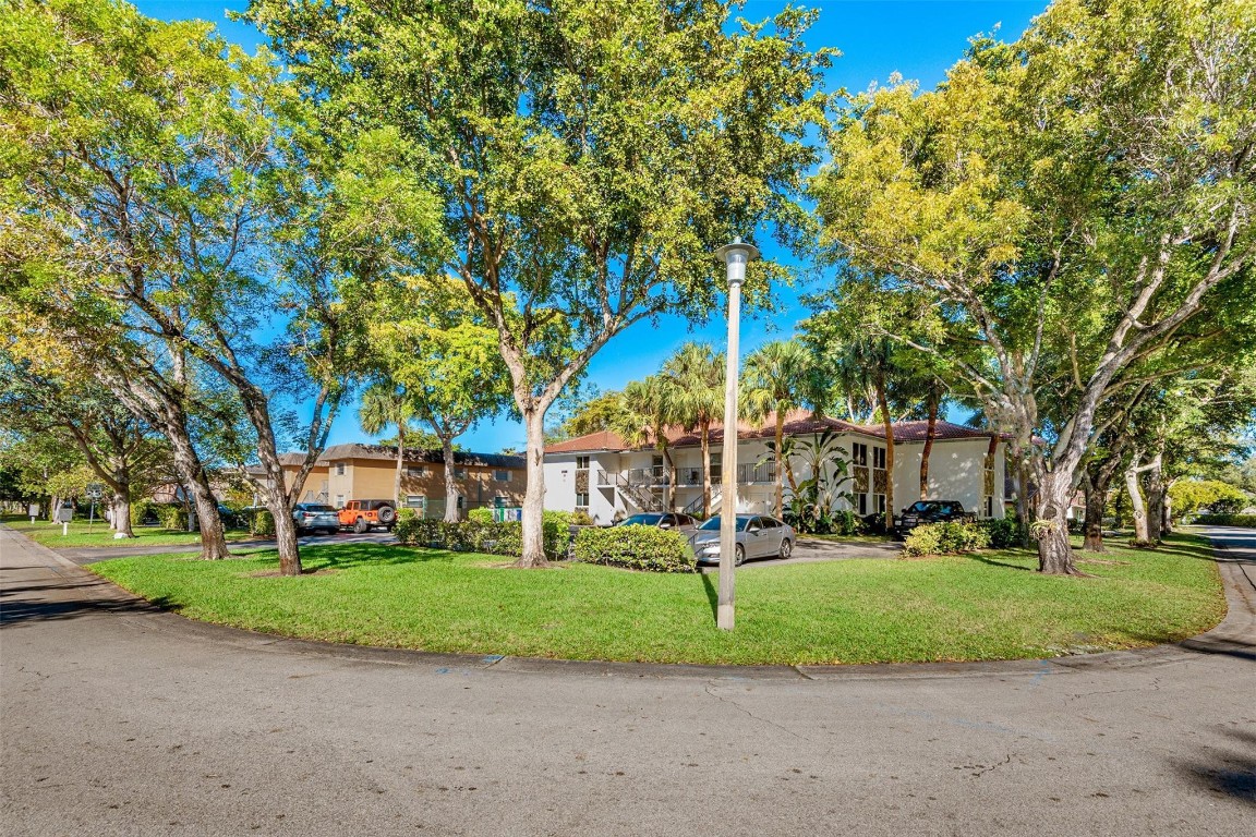 CORAL SPRINGS LAKES - Residential Income