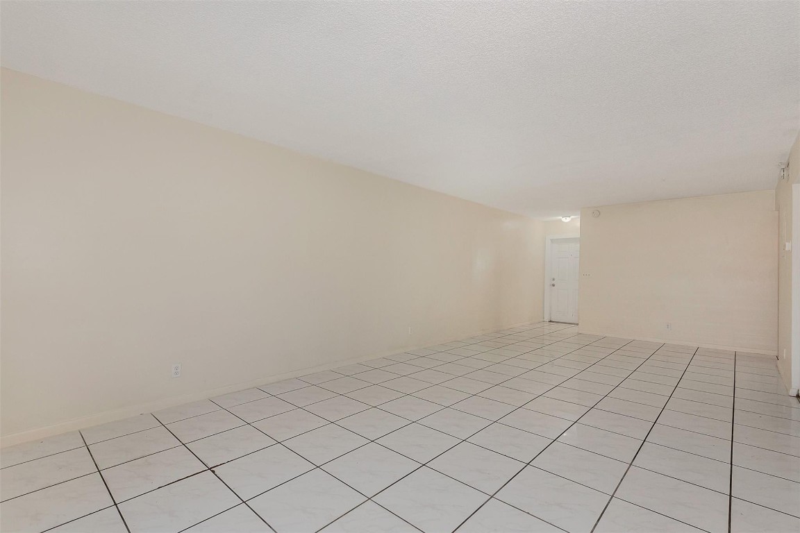 CORAL SPRINGS LAKES - Residential Income