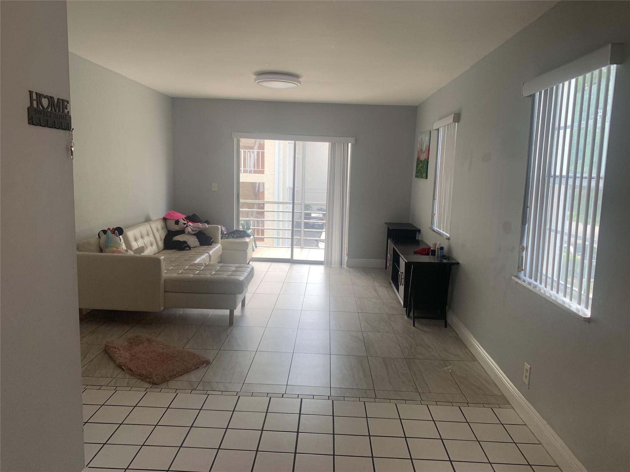 GREAT 1/1 CONDO ALL AGES OFFERD FURNISHED OR UNFUNRISHED ALL TILE SCRENED IN PATIO GREAT LOCATION AND CONDITION.