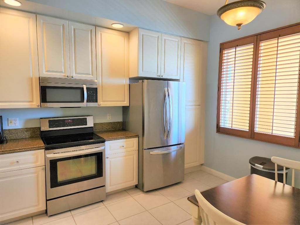 Photo of 9 Harbour Isle Drive E #Ph-5, Fort Pierce, FL 34949 (MLS # R11139820)