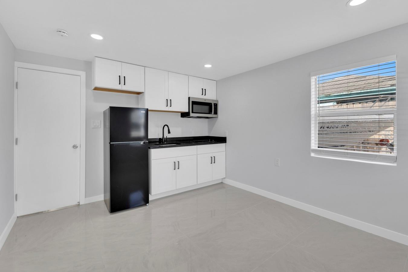 POMPANO - Residential Income