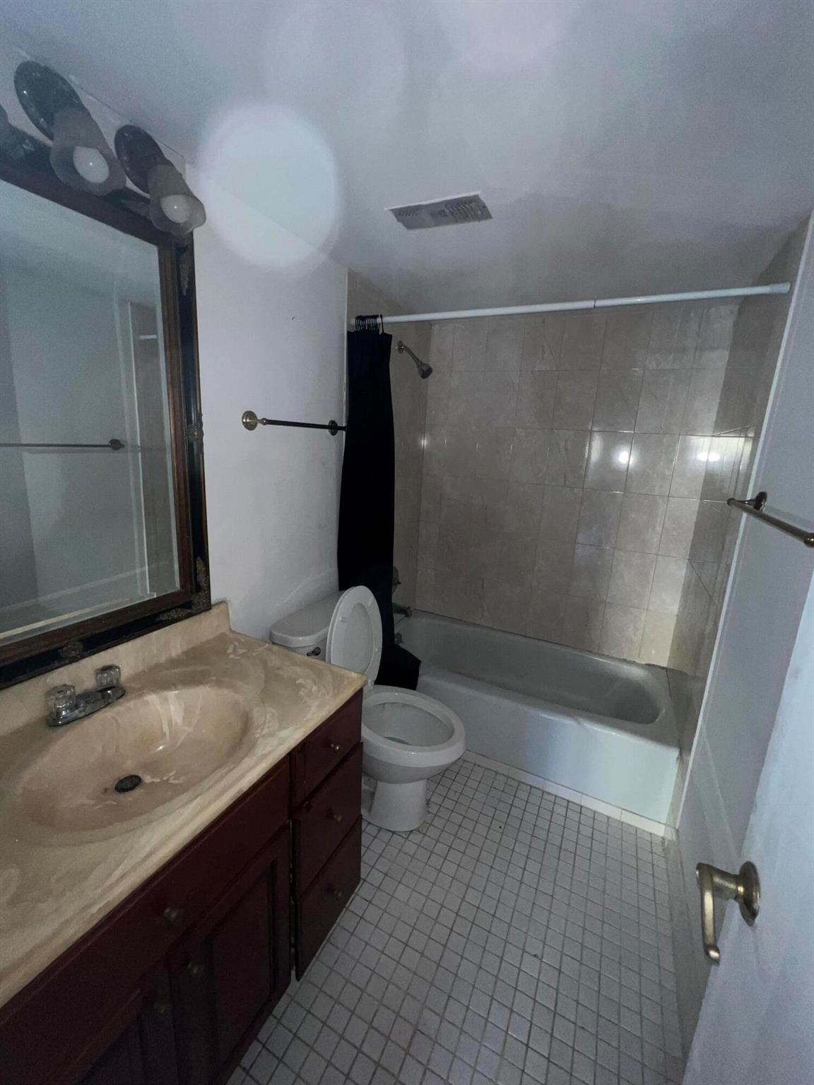 ISLAND HOUSE CONDOMINIUM - Residential