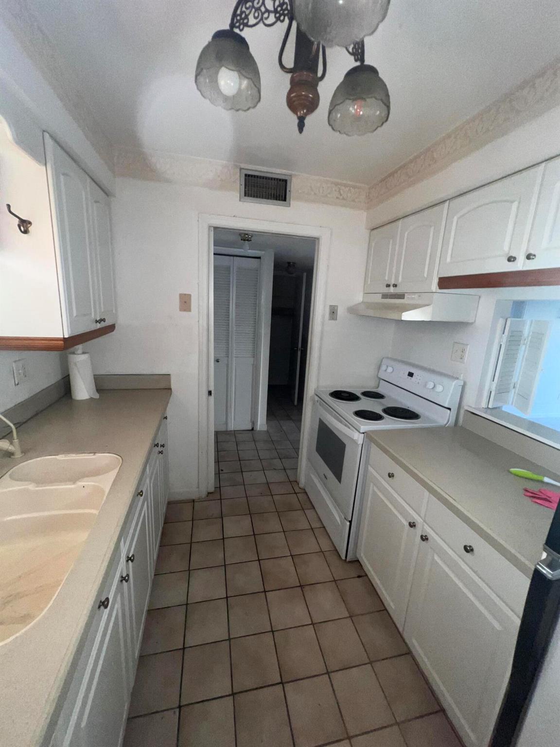 ISLAND HOUSE CONDOMINIUM - Residential