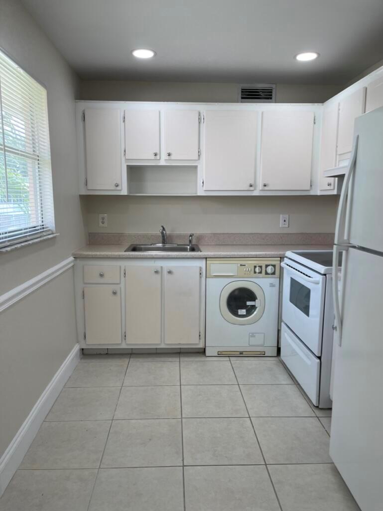 KINGS POINT SAXONY CONDOS - Residential Lease