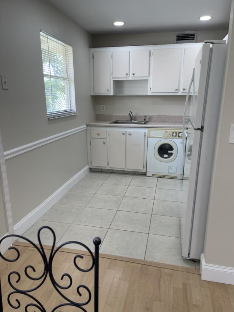 KINGS POINT SAXONY CONDOS - Residential Lease