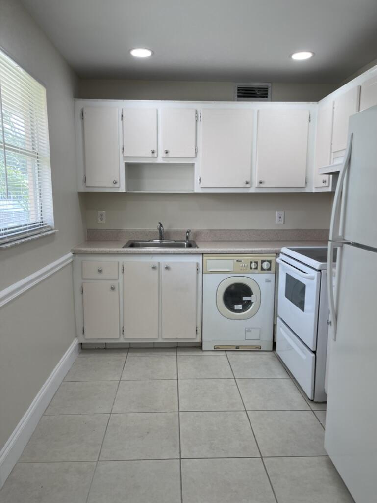 KINGS POINT SAXONY CONDOS - Residential Lease