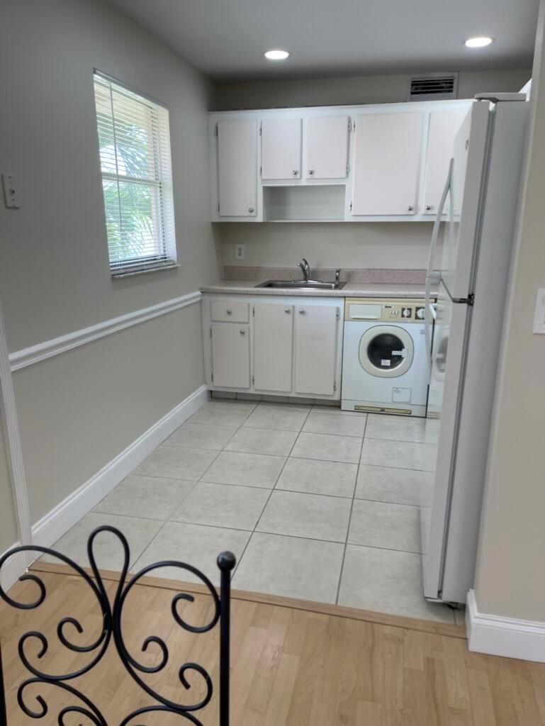 KINGS POINT SAXONY CONDOS - Residential Lease