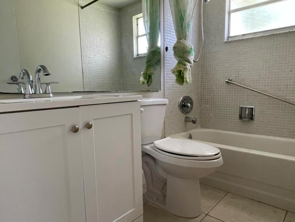 KINGS POINT SAXONY CONDOS - Residential Lease