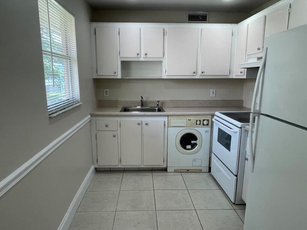 KINGS POINT SAXONY CONDOS - Residential Lease