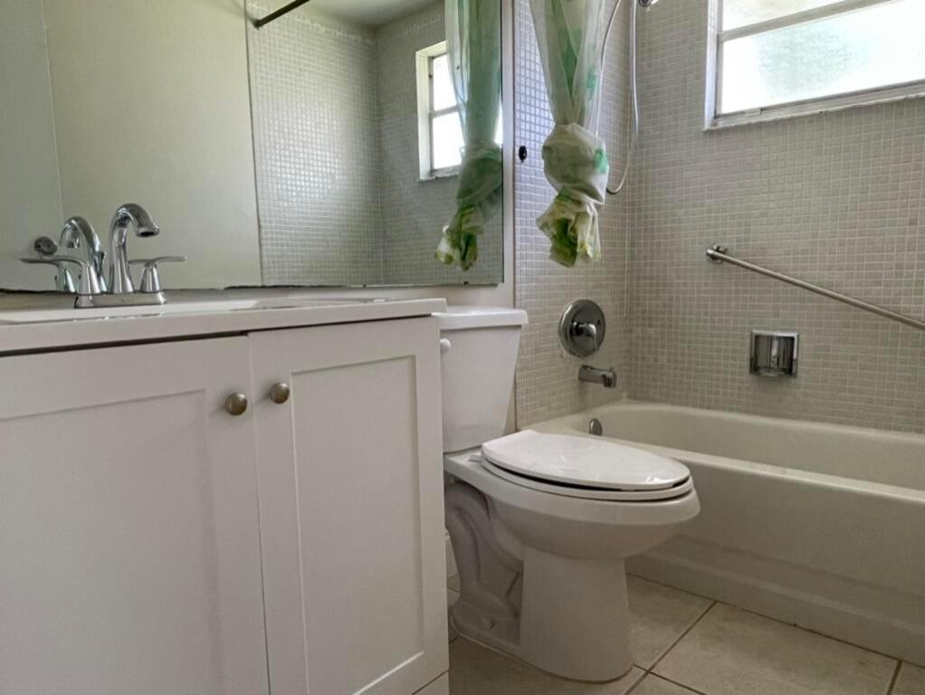 KINGS POINT SAXONY CONDOS - Residential Lease