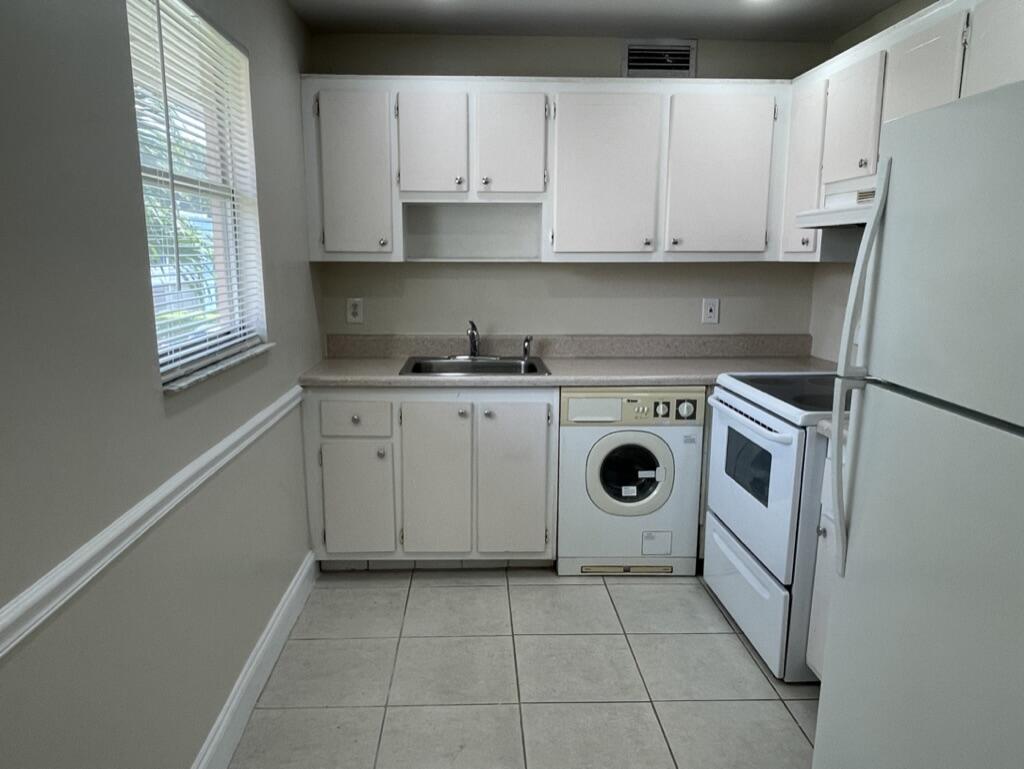 KINGS POINT SAXONY CONDOS - Residential Lease