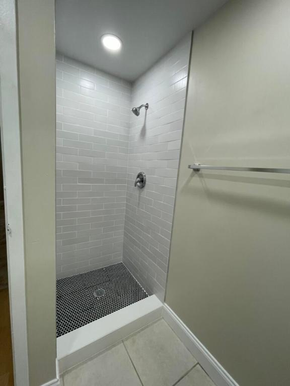 KINGS POINT SAXONY CONDOS - Residential Lease