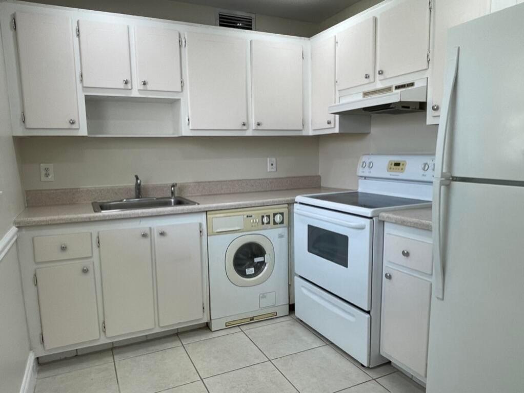 KINGS POINT SAXONY CONDOS - Residential Lease