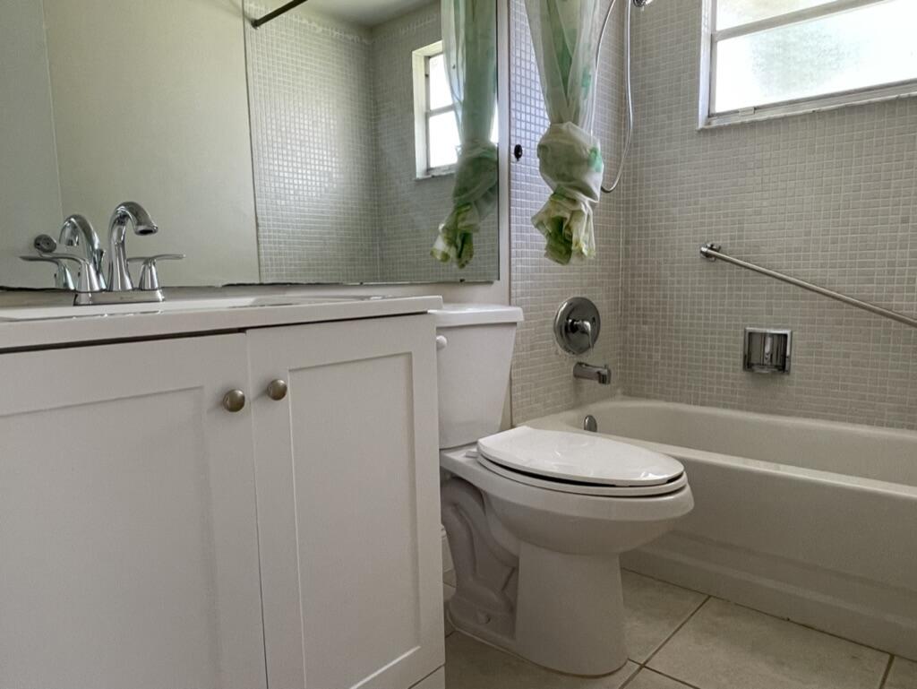 KINGS POINT SAXONY CONDOS - Residential Lease