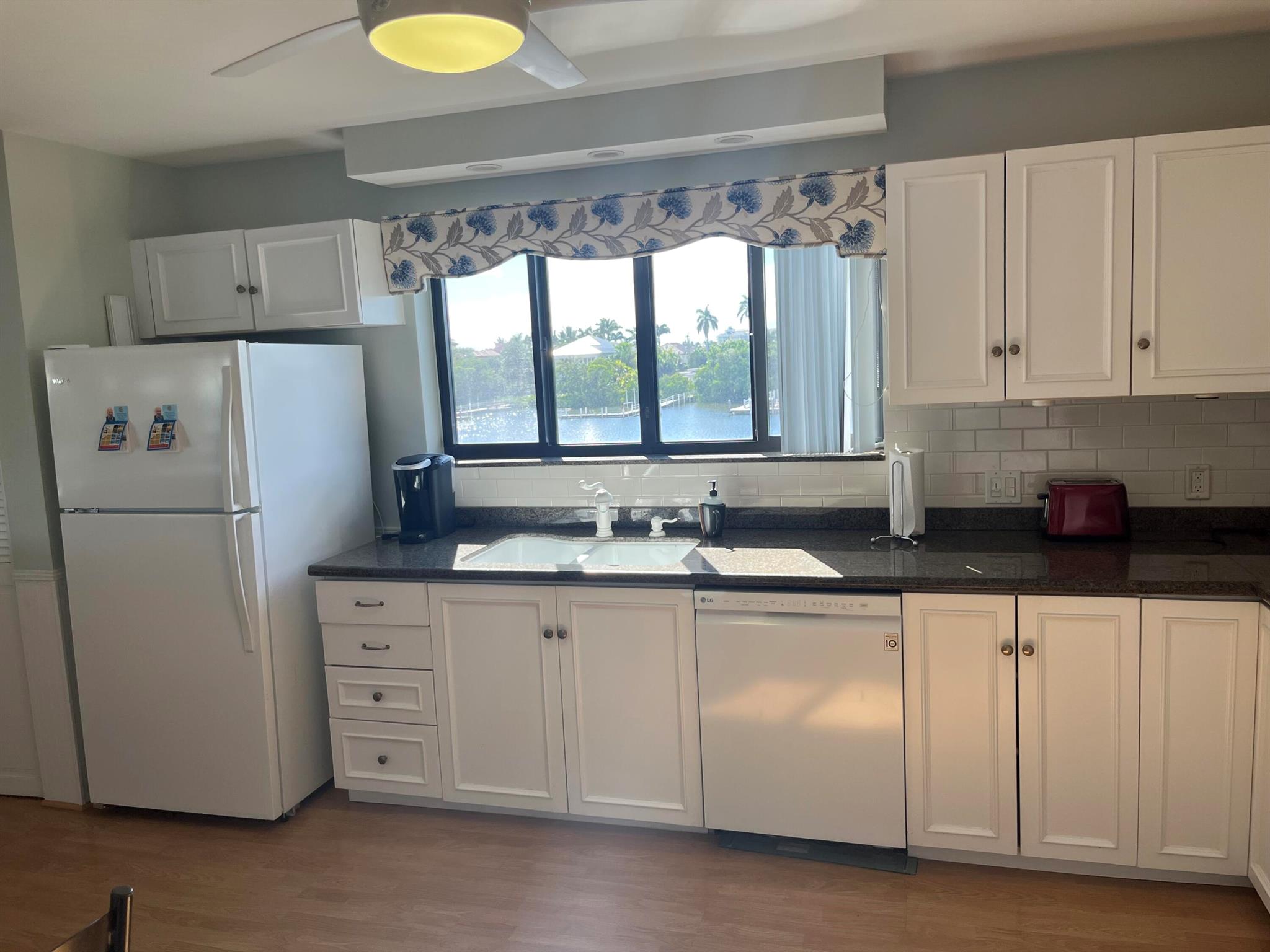 LAKEWOOD AT PALM BEACH CO - Residential Lease