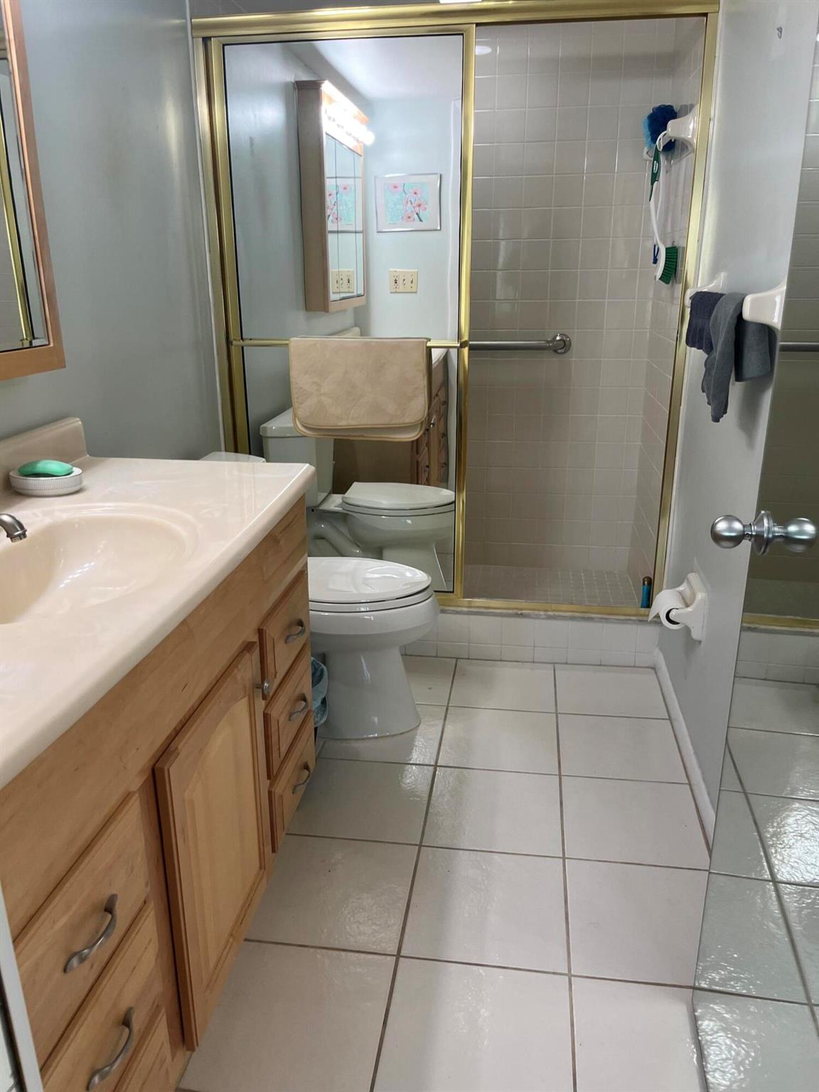 LAKEWOOD AT PALM BEACH CO - Residential Lease