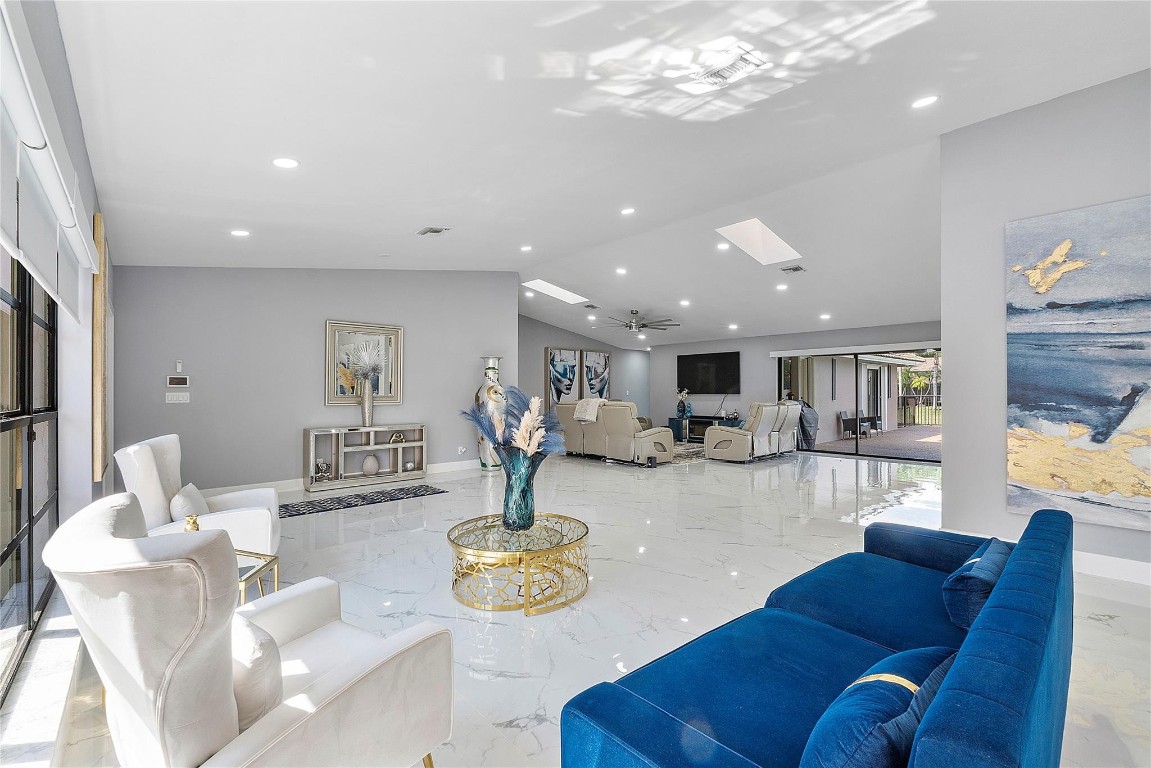 Pine Ridge 112-37 B - Residential