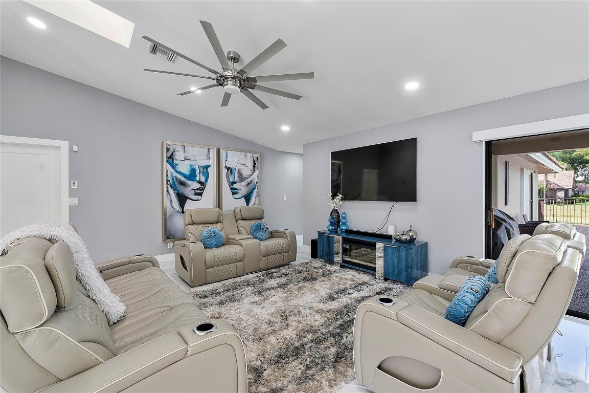 Pine Ridge 112-37 B - Residential