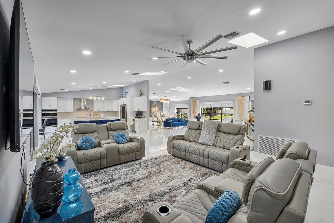 Pine Ridge 112-37 B - Residential