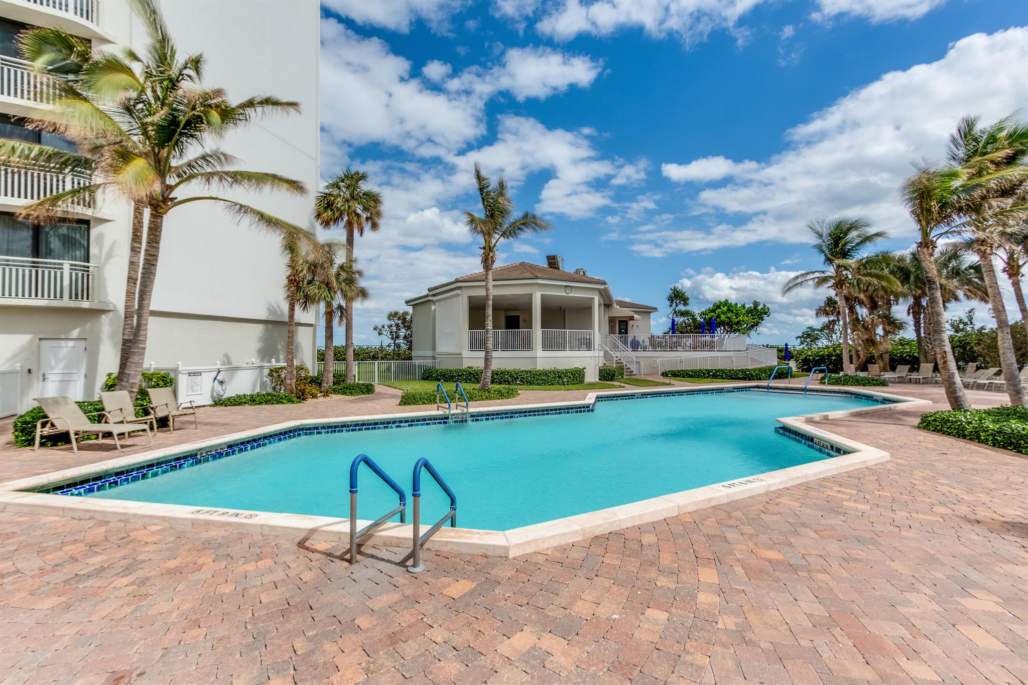 TIARA CONDO - Residential