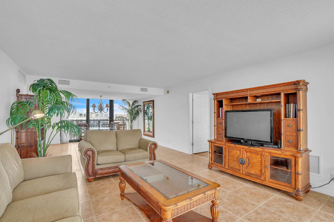 3000 N Ocean Drive 25c