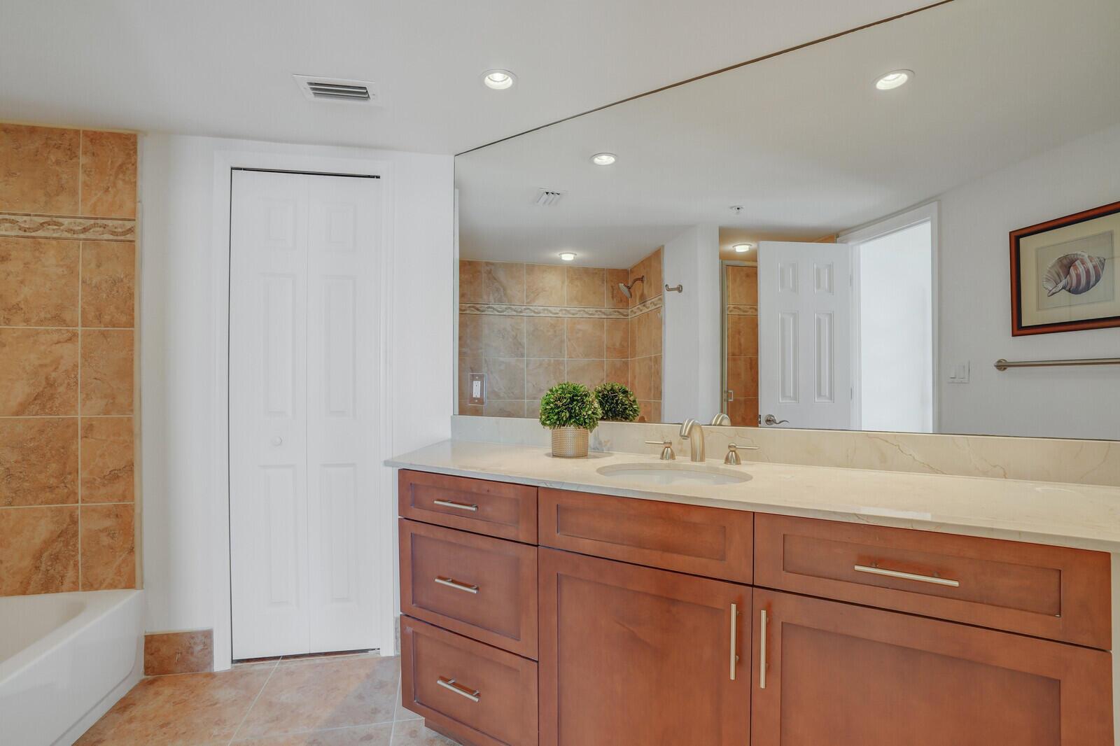 TIARA CONDO - Residential