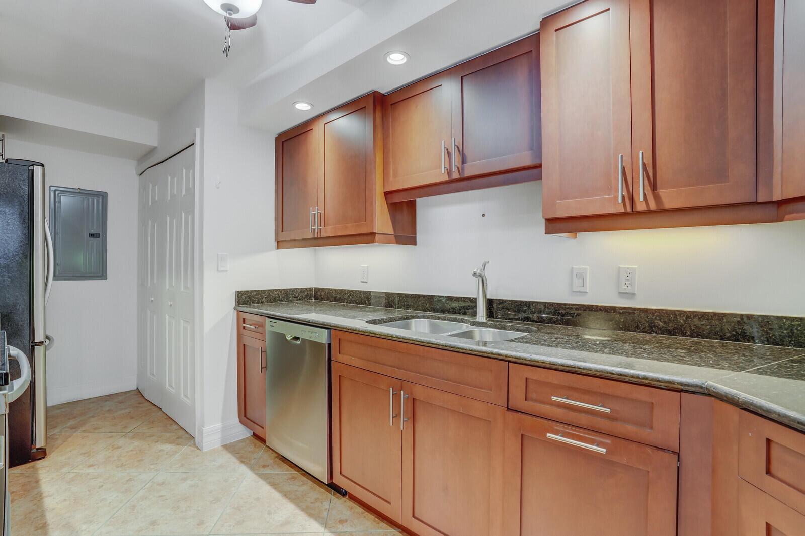 TIARA CONDO - Residential